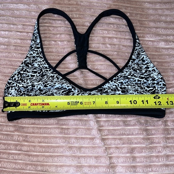 Lululemon Surf To Sand Sport Top Mini Ripple White Seal Grey / Black in EUC. - Picture 12 of 12